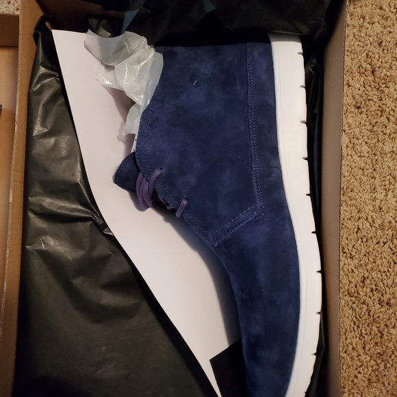 Shoes - Picture 2 of 4